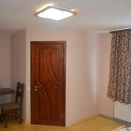 Bobrovski Hotel Yasinya